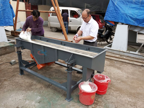 鋼纖維直線振動篩試機現(xiàn)場